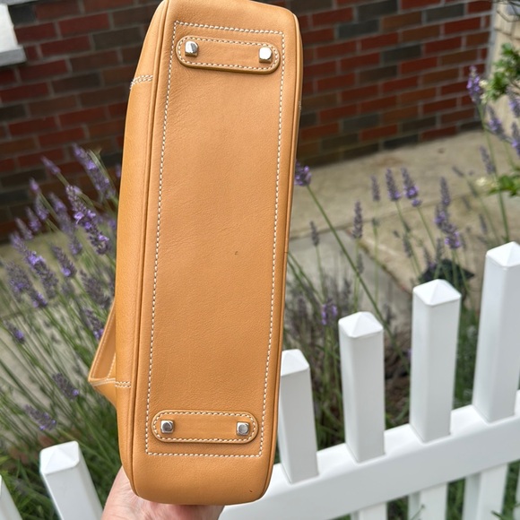 NWOT Salvatore Ferragamo Tan Pebbled Leather Shoulder Bag with Silver Hardware - Picture 4 of 16